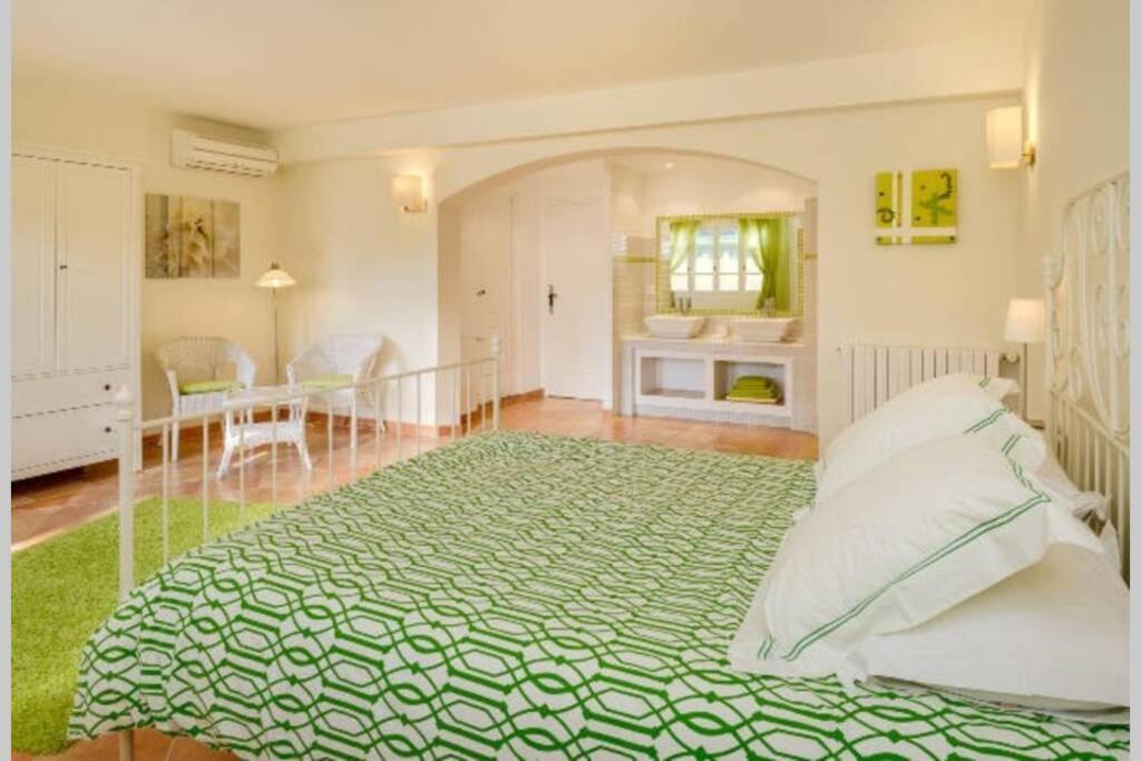 Le Clos Des Pins, Vue Mont Ventoux Roaix Exterior foto